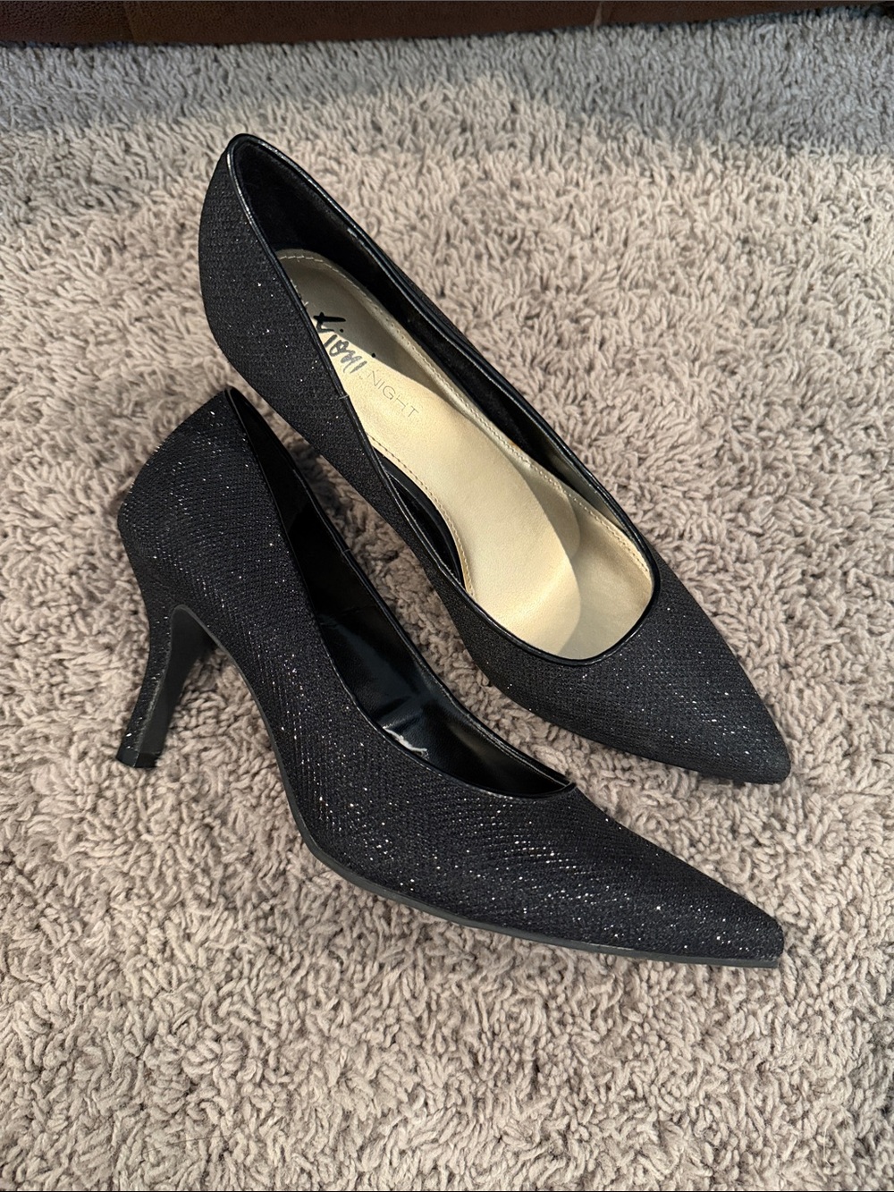 FIONI Clothing Black Glitter Pointed Toe Pumps - Women